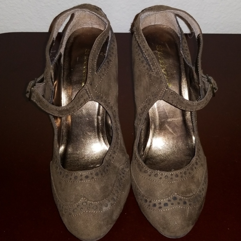 NWOT Shoedazzle Brown Mary Jane's- 7.5